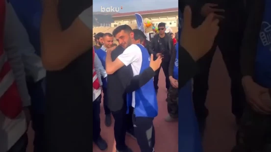 Сельчук Байрактар встретился с азербайджанскими волонтёрами