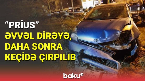 "Prius" əvvəlcə dirəyə, daha sonra keçidə çırpılıb