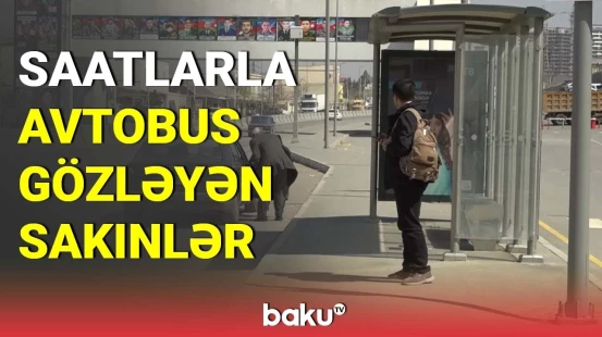Saatlarla avtobus gözləyən sakinlər