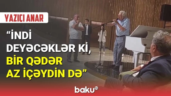 Yazıçı Anar mahnı oxudu