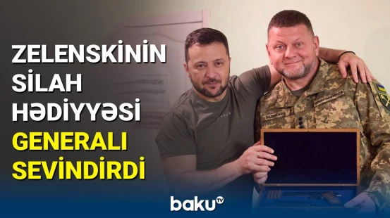 Zelenski generalına şəxsi silah hədiyyə etdi