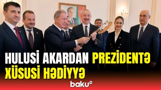 Hulusi Akar İlham Əliyevə nə hədiyyə etdi?