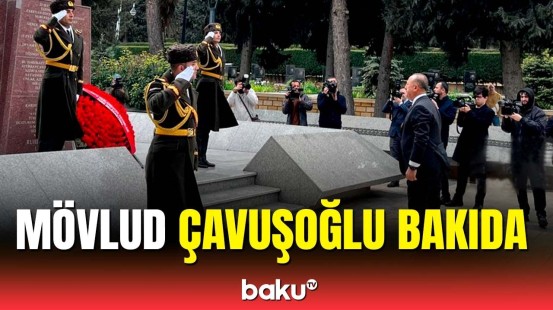 Mövlud Çavuşoğlu Şəhidlər xiyabanını və “Türk şəhidliyi” abidəsini ziyarət etdi