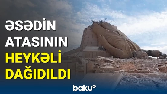 Suriya hökumətinin keçmiş lideri Hafiz Əsədin dağıdılmış heykəlinin görüntüsü