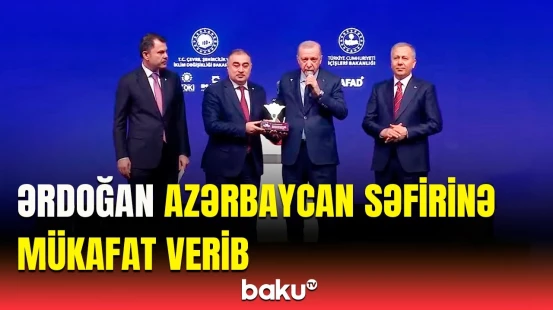 Rəcəb Tayyib Ərdoğan bu gün Azərbaycanın Ankaradakı səfiri Rəşad Məmmədova mükafat təqdim etdi