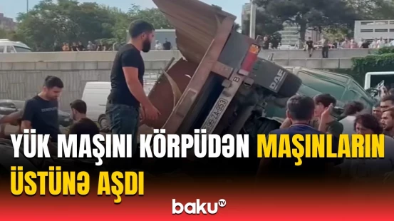 Biləcəridə faciə | Yük maşını körpüdən aşıb avtomobillərin üzərinə düşdü