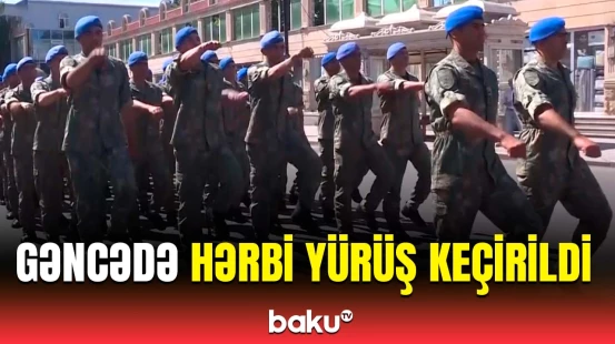 Gəncədə hərbi orkestrin müşayiəti ilə hərbi qulluqçuların təntənəli yürüşü