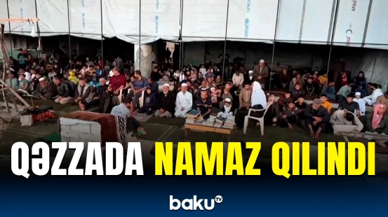 Qəzza zolağında bombardmanla üz-üzə qalan sakinlər namaz qıldı