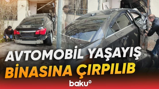 Gəncədə avtomobil yaşayış binasına çırpılıb