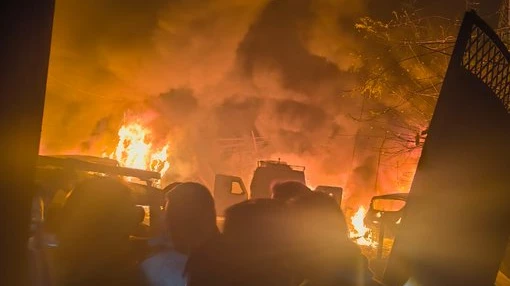 Keşmir'de ele geçirilen cephane polis karakolunda patladı: Yedi ölü