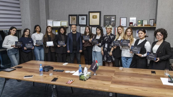 Baku TV Rəqəmsal Media Məktəbində 9-cu qrup məzunlarına sertifikatlar təqdim olunub