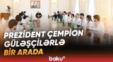 İlham Əliyev çempion olan güləşçilər və onların məşqçilərini qəbul etdi - Baku TV